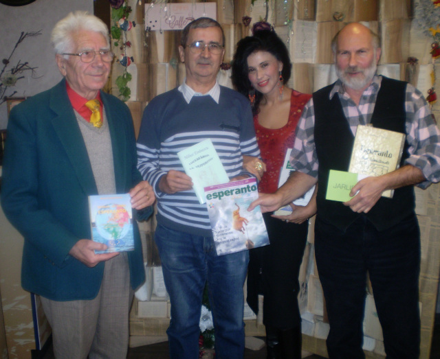 Poeta Denisa Popescu impreuna cu Emil Tudorache, Marian Vochin si Cristian Sabau